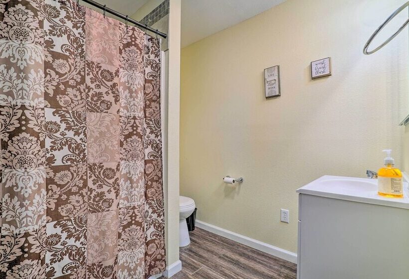 Pet Friendly Sierra Blanca Home In Downtown!