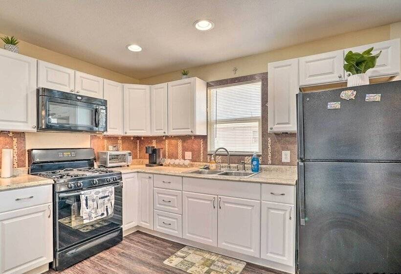 Pet Friendly Sierra Blanca Home In Downtown!