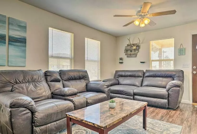 Pet Friendly Sierra Blanca Home In Downtown!