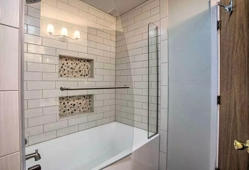 Possum Kingdom Lakefront Home W/ Patio & Dock!