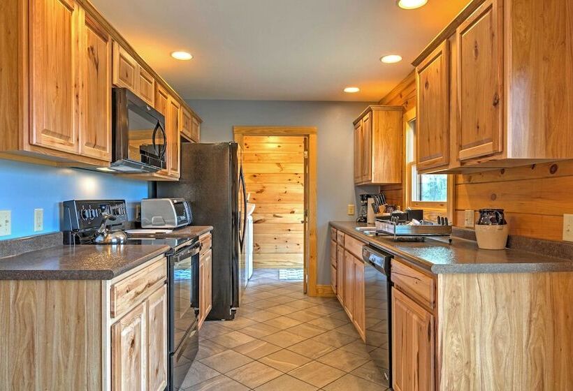 Quiet Shenandoah Cabin W/ Porch & Pastoral Views!