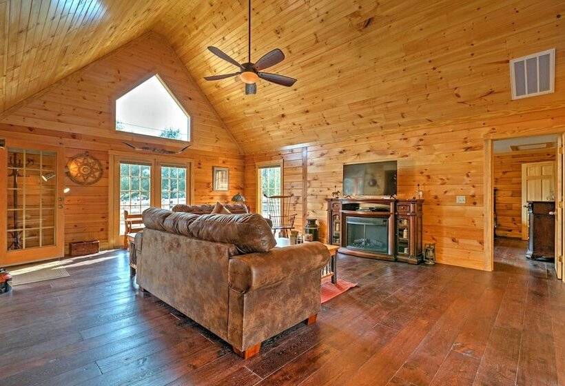 Quiet Shenandoah Cabin W/ Porch & Pastoral Views!