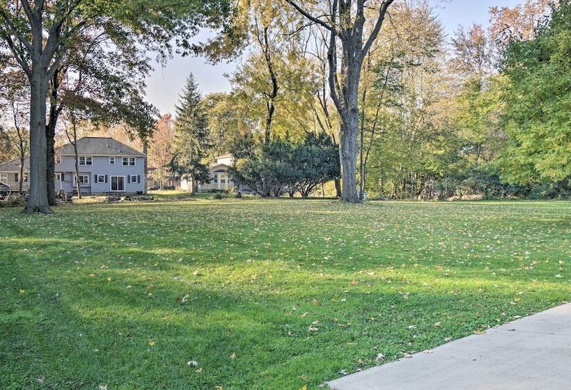 Rochester House W/ Fire Pit, Grill & Patio!