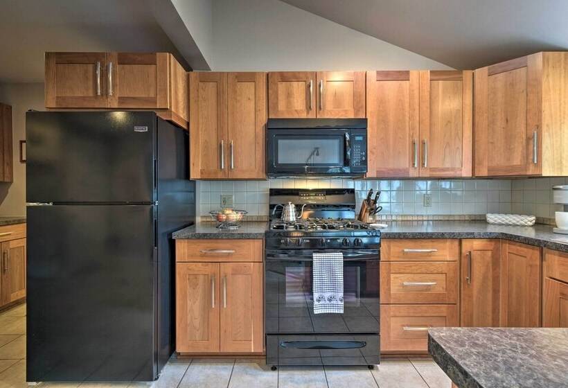 Rochester House W/ Fire Pit, Grill & Patio!