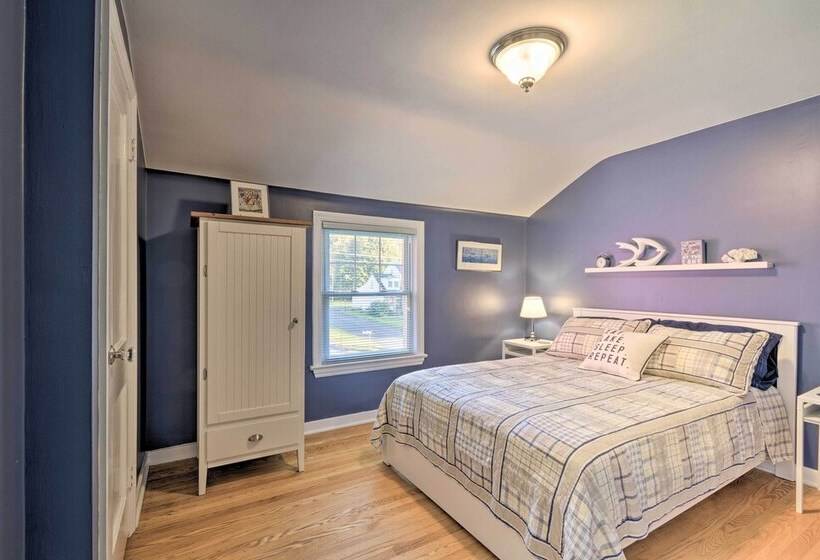 Rochester House W/ Fire Pit, Grill & Patio!