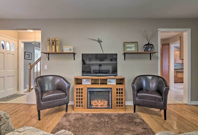 Rochester House W/ Fire Pit, Grill & Patio!