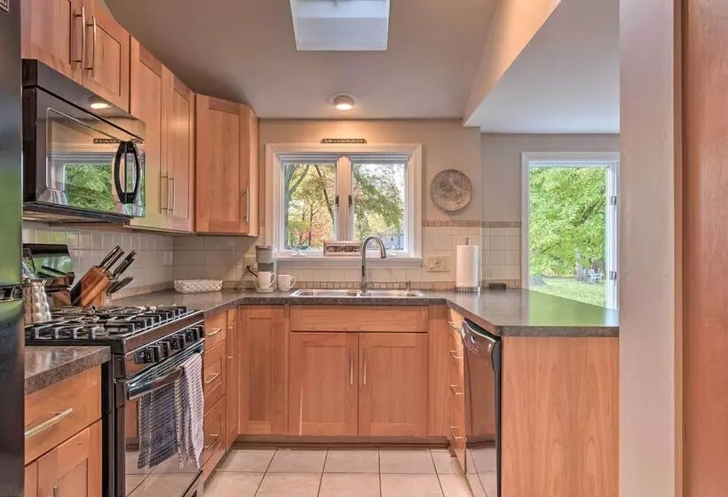 Rochester House W/ Fire Pit, Grill & Patio!