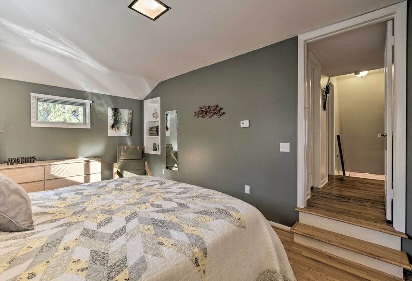 Rochester House W/ Fire Pit, Grill & Patio!