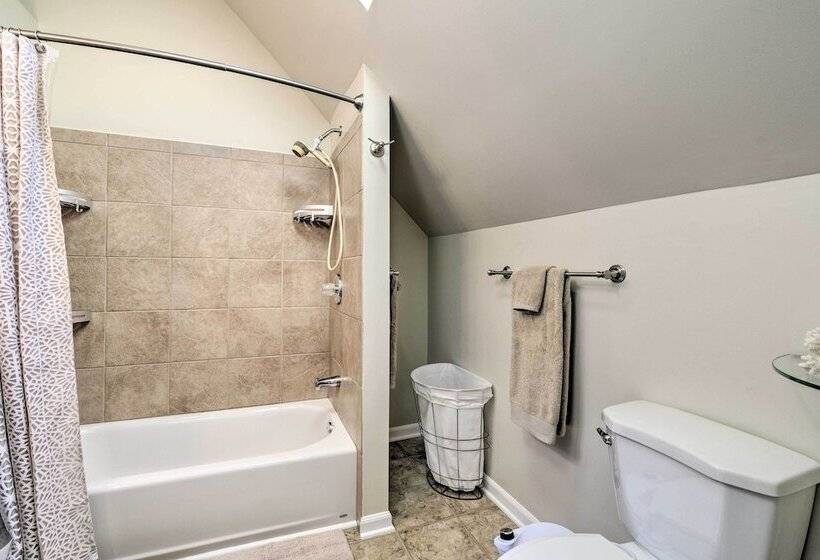 Rochester House W/ Fire Pit, Grill & Patio!