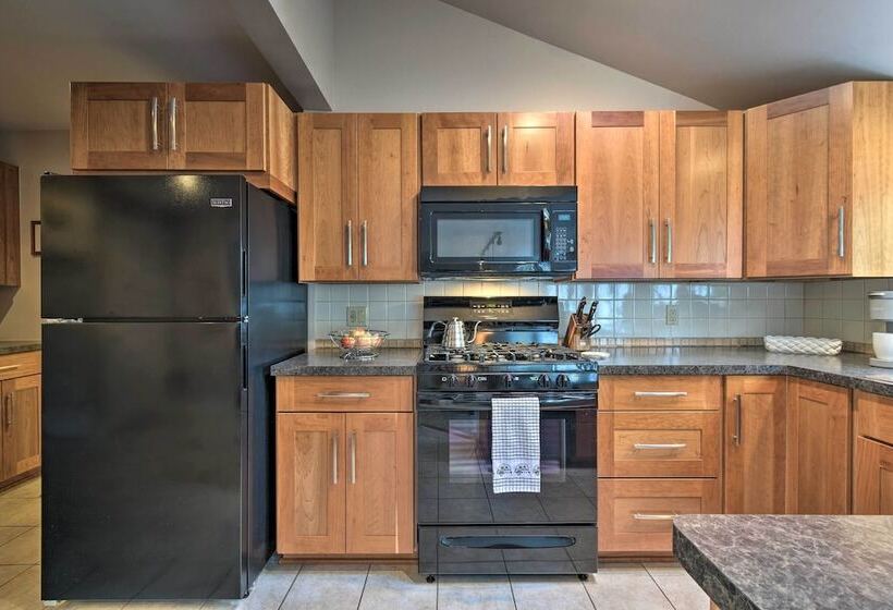 Rochester House W/ Fire Pit, Grill & Patio!