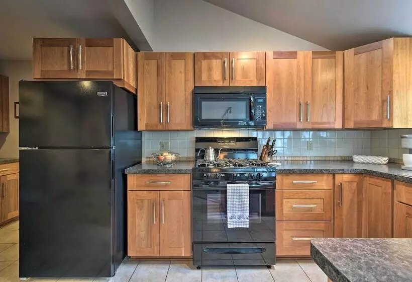 Rochester House W/ Fire Pit, Grill & Patio!