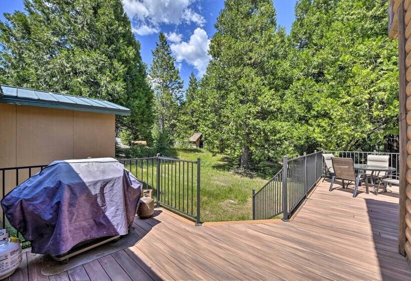 Secluded Camp Connell Home W/ Deck + Fireplace!