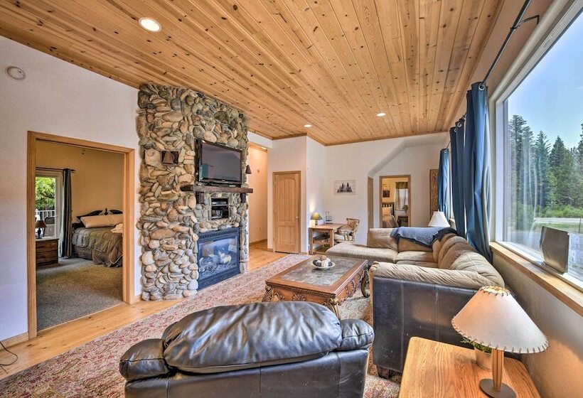 Secluded Camp Connell Home W/ Deck + Fireplace!