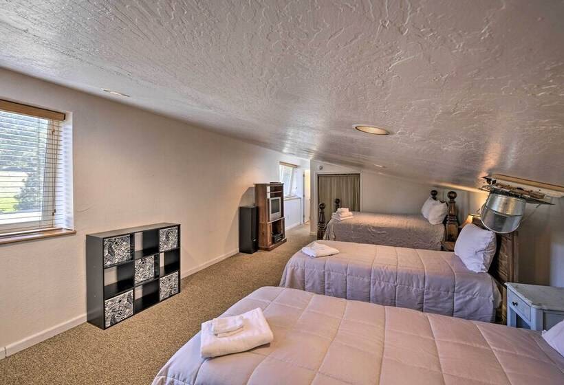 Secluded Camp Connell Home W/ Deck + Fireplace!