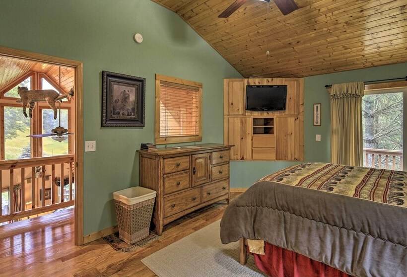 Gated Community W/ Perks: Cozy Sparta Cabin!