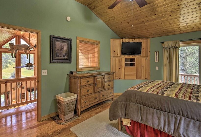 Gated Community W/ Perks: Cozy Sparta Cabin!