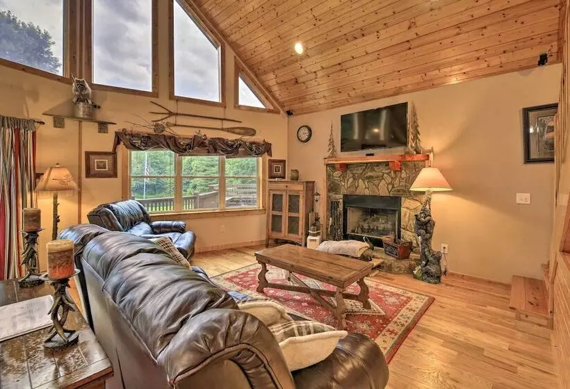 Gated Community W/ Perks: Cozy Sparta Cabin!