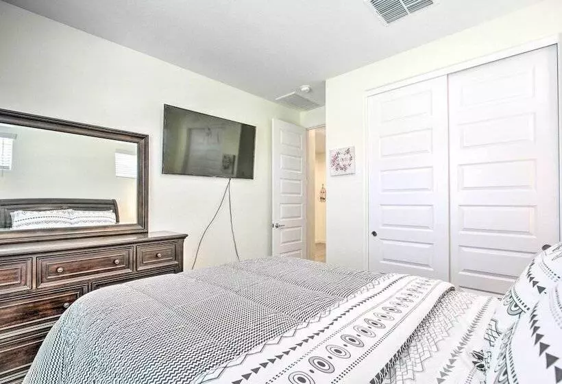 Spacious Surprise Home Near Sports Stadiums!