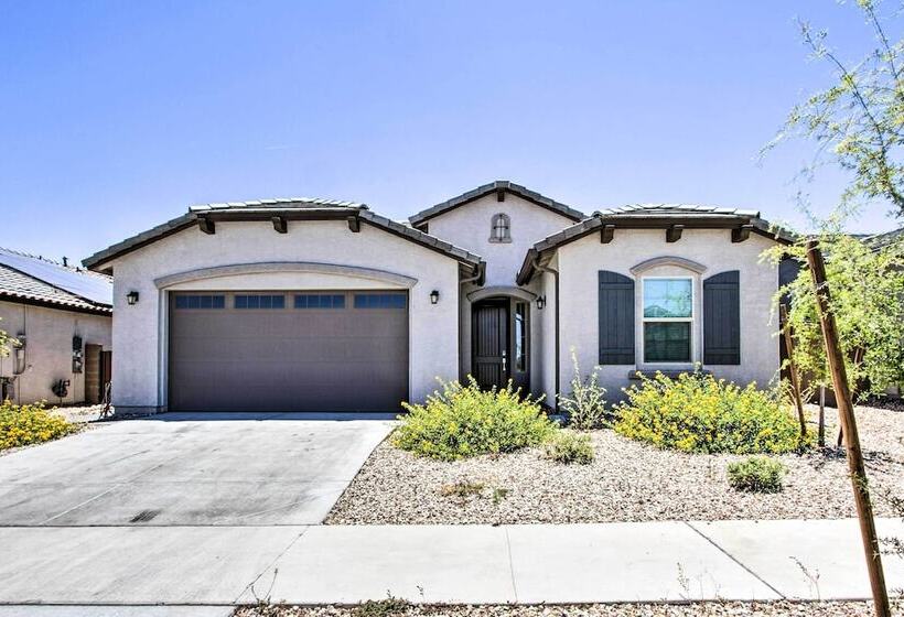 Spacious Surprise Home Near Sports Stadiums!