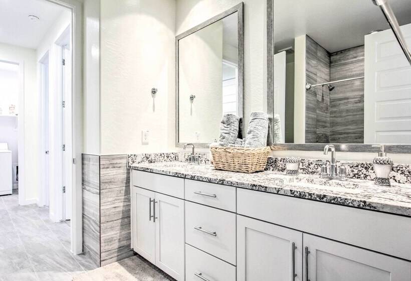 Spacious Surprise Home Near Sports Stadiums!