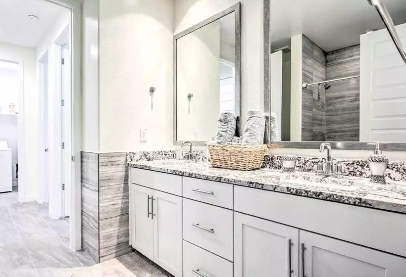 Spacious Surprise Home Near Sports Stadiums!