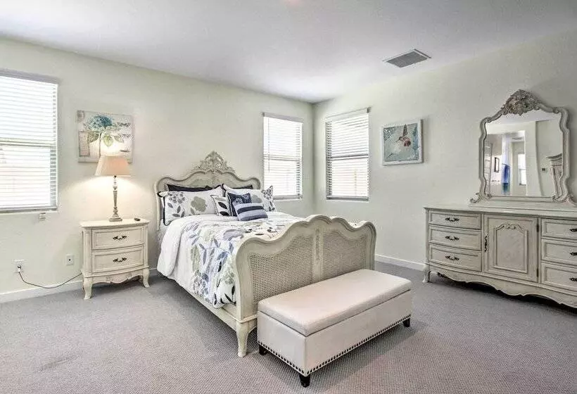 Spacious Surprise Home Near Sports Stadiums!