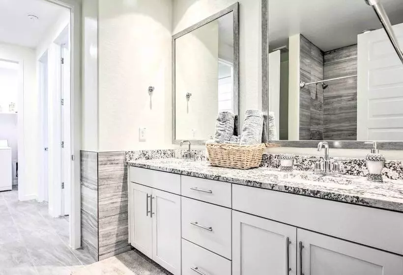 Spacious Surprise Home Near Sports Stadiums!