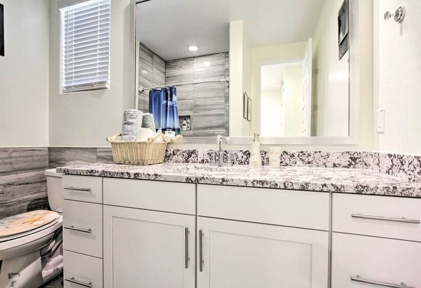 Spacious Surprise Home Near Sports Stadiums!