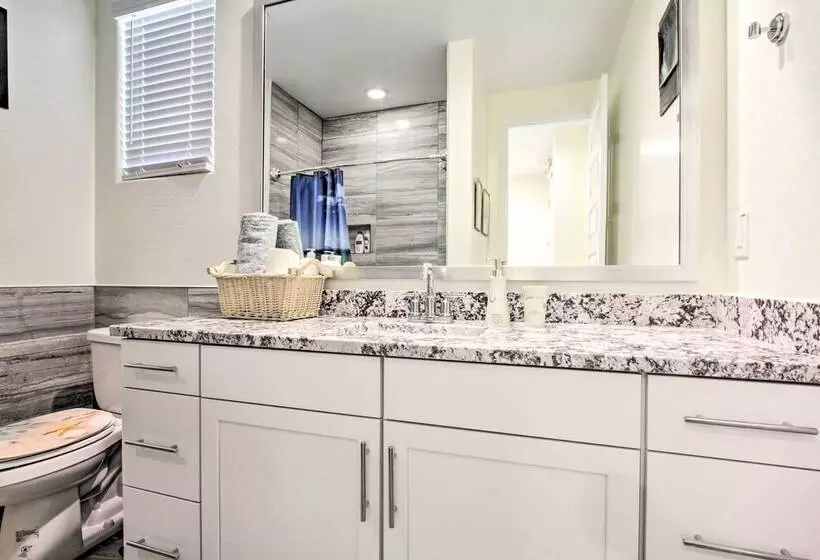 Spacious Surprise Home Near Sports Stadiums!