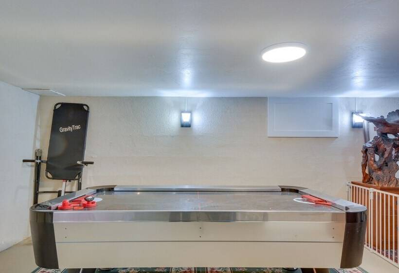 Stunning Medford Escape W/ Panoramic Views!