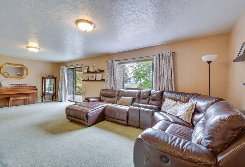 Stunning Medford Escape W/ Panoramic Views!