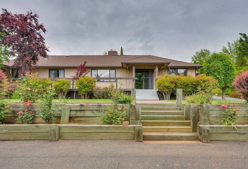 Stunning Medford Escape W/ Panoramic Views!