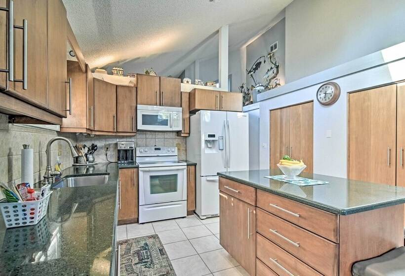 Sunny Seminole Home W/ Pool, 4 Miles To Beach