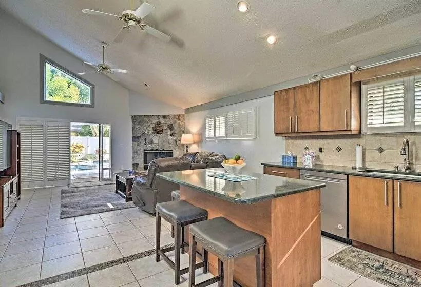 Sunny Seminole Home W/ Pool, 4 Miles To Beach