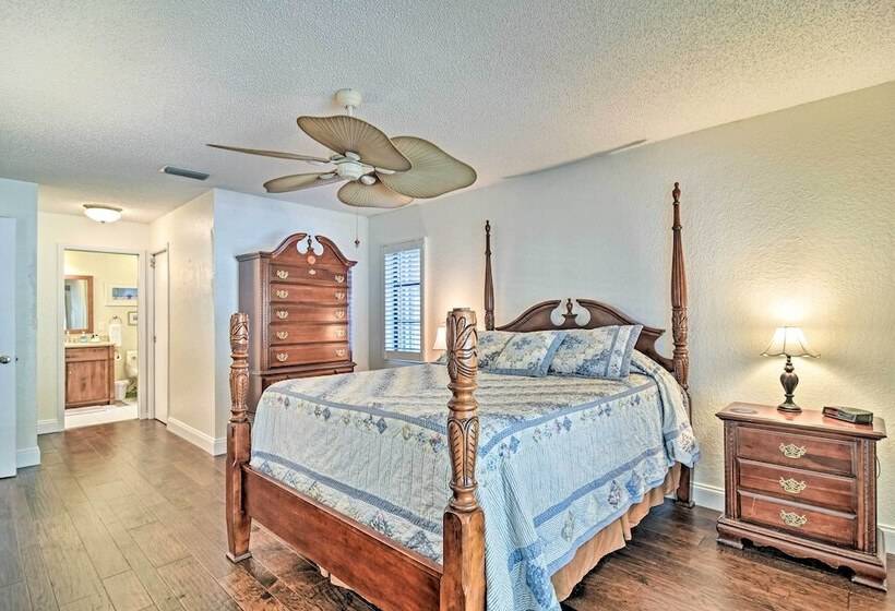 Sunny Seminole Home W/ Pool, 4 Miles To Beach