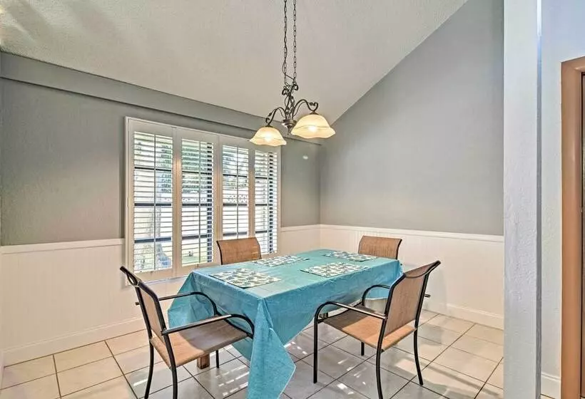 Sunny Seminole Home W/ Pool, 4 Miles To Beach