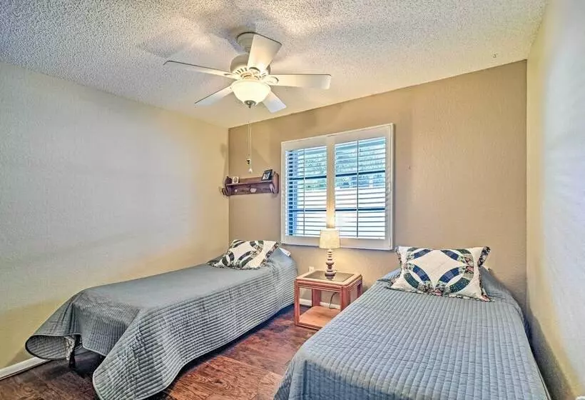 Sunny Seminole Home W/ Pool, 4 Miles To Beach