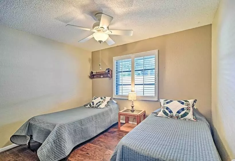 Sunny Seminole Home W/ Pool, 4 Miles To Beach