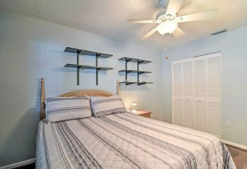 Sunny Seminole Home W/ Pool, 4 Miles To Beach