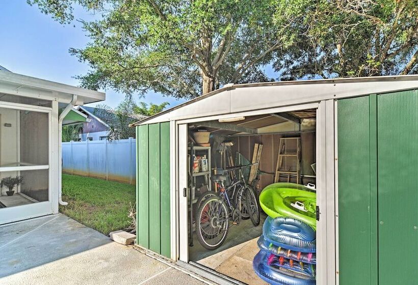 Sunny Seminole Home W/ Pool, 4 Miles To Beach