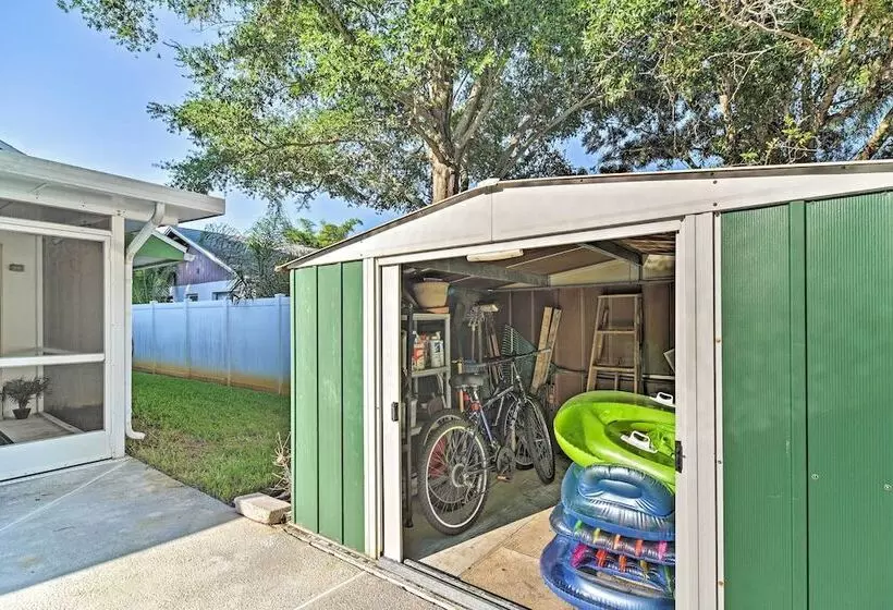 Sunny Seminole Home W/ Pool, 4 Miles To Beach