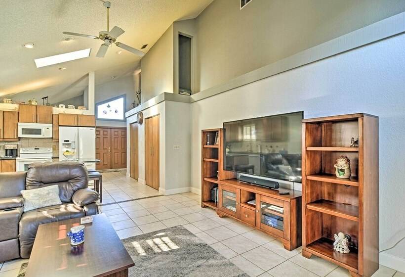 Sunny Seminole Home W/ Pool, 4 Miles To Beach