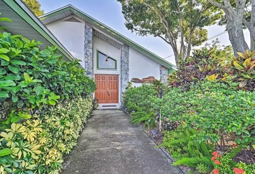 Sunny Seminole Home W/ Pool, 4 Miles To Beach