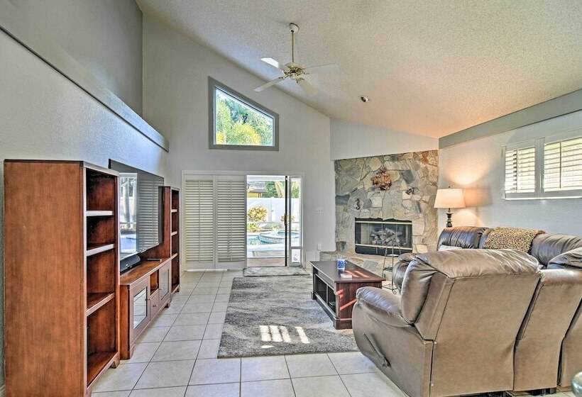 Sunny Seminole Home W/ Pool, 4 Miles To Beach