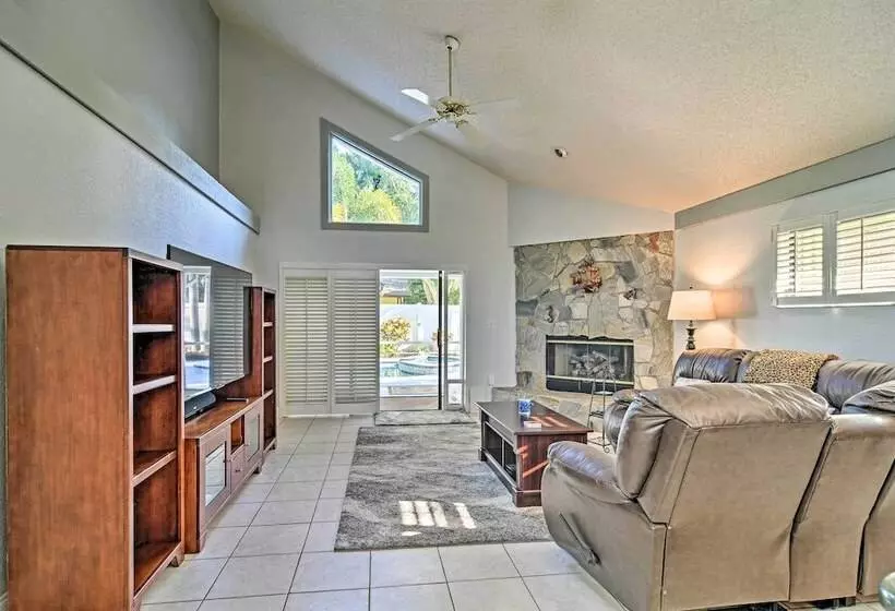 Sunny Seminole Home W/ Pool, 4 Miles To Beach