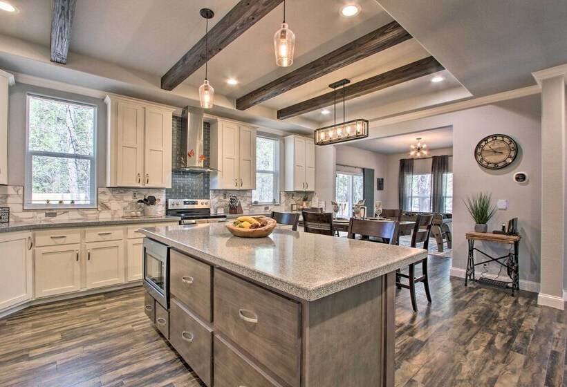 The Hub  La Pine Vacation Rental   Dog Friendly!