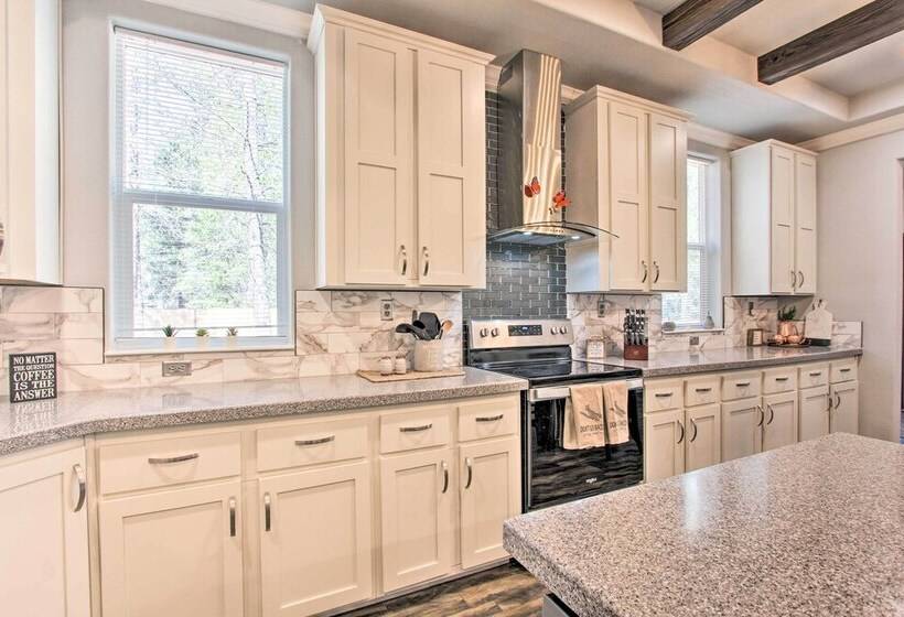 The Hub  La Pine Vacation Rental   Dog Friendly!