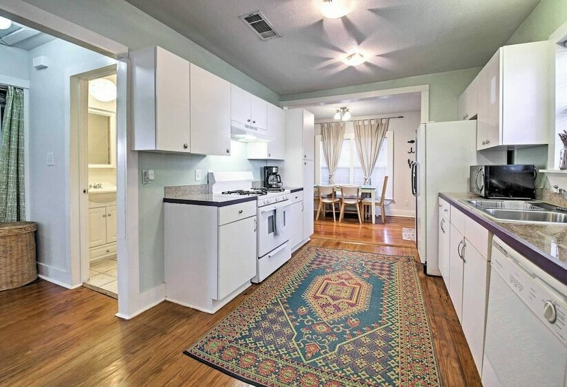 Trendy  Austin Soul  Home: Walk To South Congress!