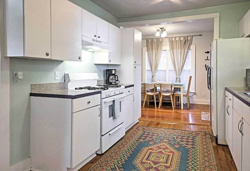 Trendy  Austin Soul  Home: Walk To South Congress!