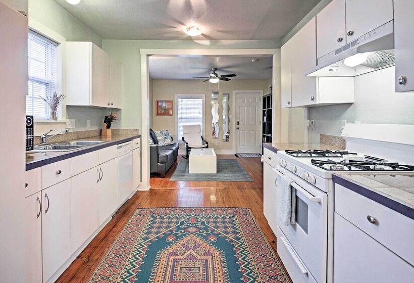Trendy  Austin Soul  Home: Walk To South Congress!